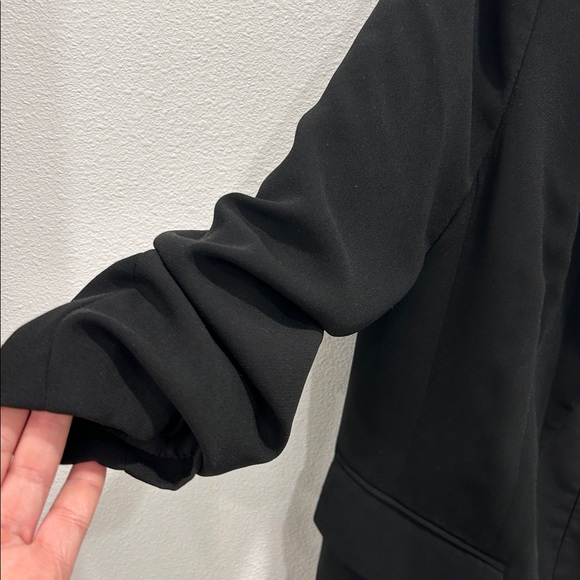 🖤 H&M Ruched 3/4 Sleeve Blazer - Picture 4 of 6